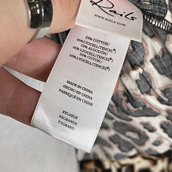 NWOT Rails Tabi Top in 'Nala' Leaopard Print Cotton Blend Smocked Body Size XXL - Picture 12 of 13